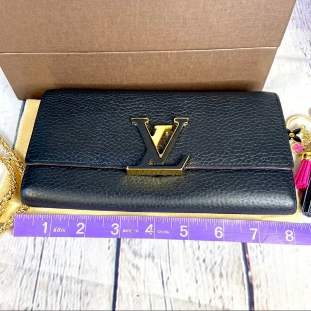 ⭐️Louis Vuitton Capucines black leather wallet or crossbody with bag charm - Picture 15 of 16